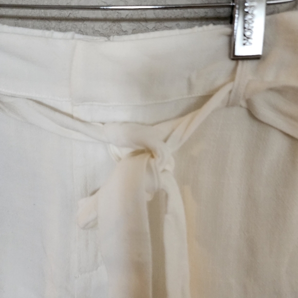 Lush size Small ruffled bottom shorts - Picture 6 of 8